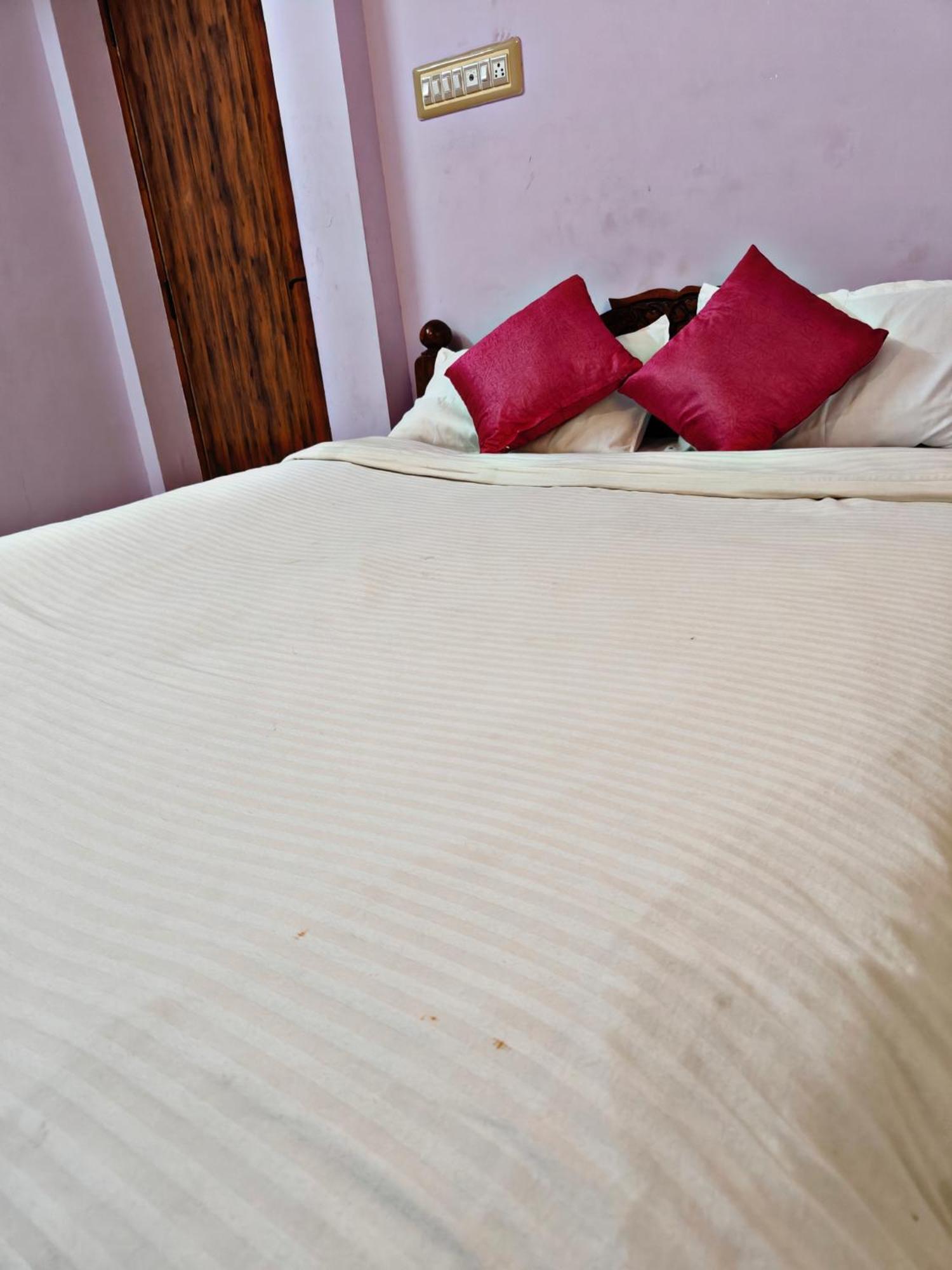 Le Cadillac Bungalow Pondicherry Bagian luar foto